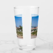 Uitzicht van de tuinen nabij het paleis Basse Belv Glas (Links)