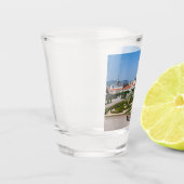Uitzicht van de tuinen nabij het paleis Basse Belv Shot Glas (Links)