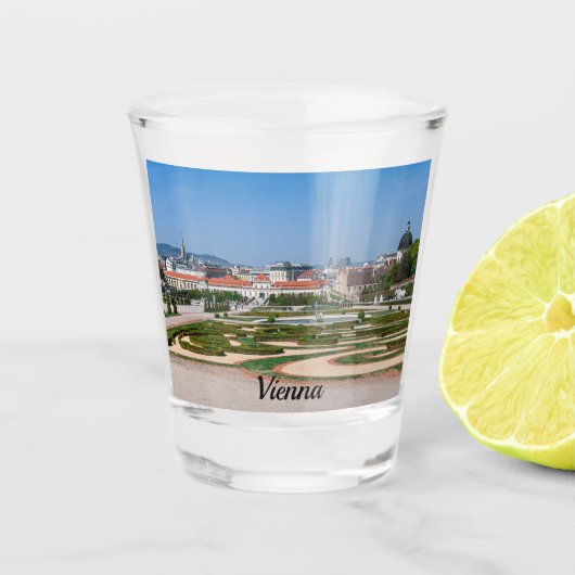 Uitzicht van de tuinen nabij het paleis Basse Belv Shot Glas (Voorkant)