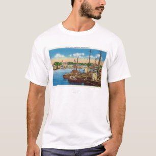 Uitzicht van de Vissende boten in de haven T-shirt
