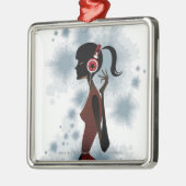 Uitzicht van de vrouw die muziek beluistert metalen ornament (Links)