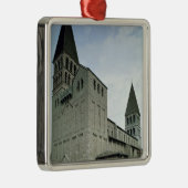 Uitzicht van de westelijke façade, 10e-11e eeuw metalen ornament (Rechts)