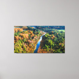 Uitzicht van de windrivier de Sunny Autumn Forest Canvas Afdruk