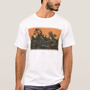 Uitzicht van de Yucca-bomen in de Mohave-woestijn T-shirt