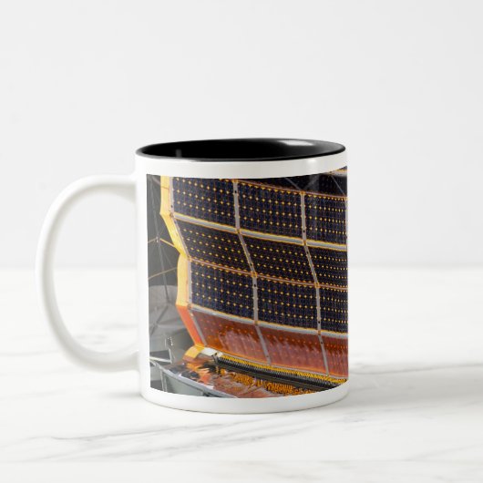 Uitzicht van de zonnepanelen tweekleurige koffiemok (Links)