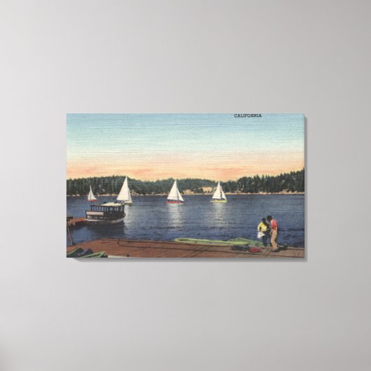 Uitzicht van Dock, meer en zeilboten Canvas Afdruk (Voorkant)