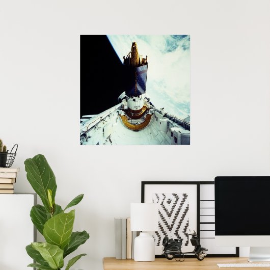 Uitzicht van Earth and Space Shuttle Atlantis Payl Poster (Thuiskantoor)