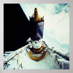 Uitzicht van Earth and Space Shuttle Atlantis Payl Poster