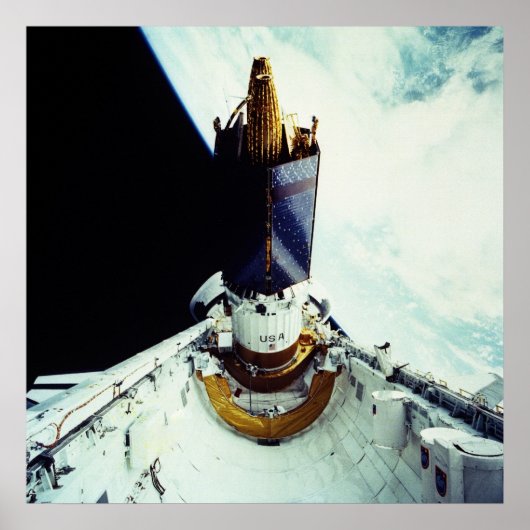 Uitzicht van Earth and Space Shuttle Atlantis Payl Poster (Voorkant)