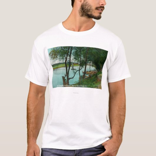 Uitzicht van een Boat aan land op de Russische riv T-shirt (Voorkant)