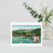 Uitzicht van een familie op Lake DockInverness, CA Briefkaart (Staand voorkant)