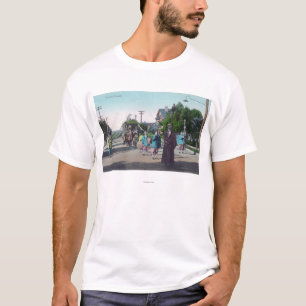 Uitzicht van een Floral ParadeHollister, CA T-shirt