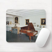 Uitzicht van een kamer met een grote piano muismat (Met muis)