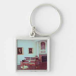 Uitzicht van een kamer met een grote piano sleutelhanger