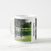 Uitzicht van een klein stadMeer Koffiemok (Voorkant links)