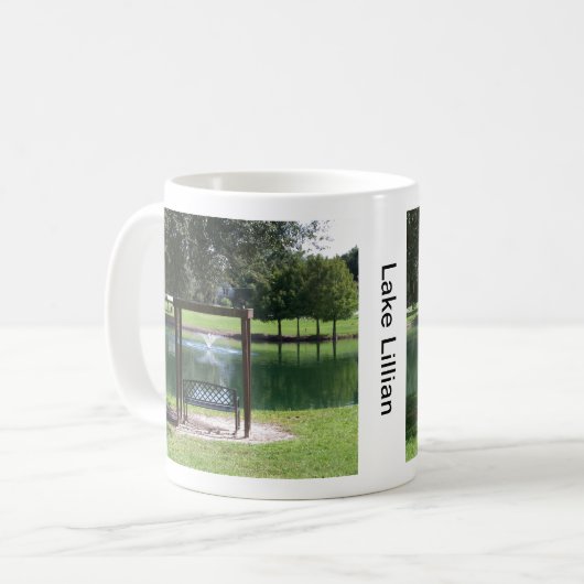 Uitzicht van een klein stadMeer Koffiemok (Voorkant links)