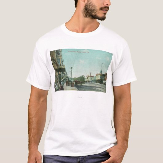 Uitzicht van een Street ScenePacific Grove, CA T-shirt (Voorkant)