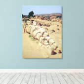 Uitzicht van een van de grote beelden van Telemon Canvas Afdruk (Insitu (Houten vloer))