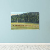Uitzicht van een verpakking van Deer Grazing Canvas Afdruk (Insitu (Houten vloer))
