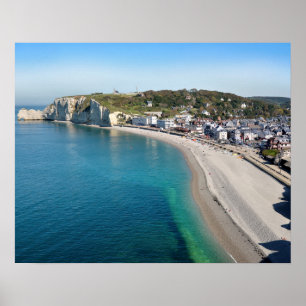 Uitzicht van Etretat vanuit de lucht met strand en Poster