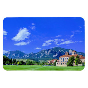 Uitzicht van Flatirons van CU Campus in Boulder, C Magneet