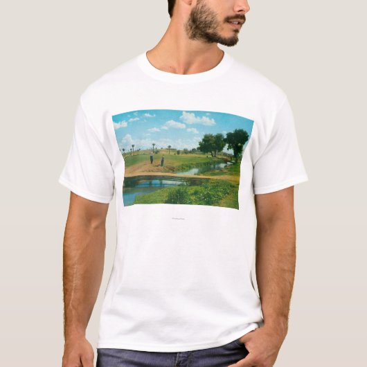 Uitzicht van Golfer Hitting Ball T-shirt (Voorkant)