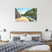 Uitzicht van het benedenmeer van Cascade Canvas Afdruk (Insitu (Slaapkamer))