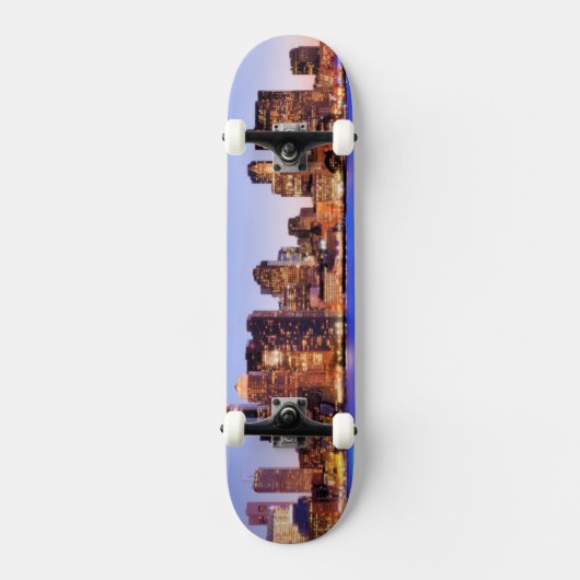 Uitzicht van het financiële district van het centr persoonlijk skateboard (Voorkant)