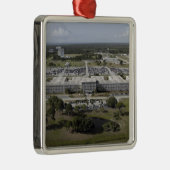 Uitzicht van het Kennedy Space Center Metalen Ornament (Rechts)