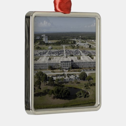 Uitzicht van het Kennedy Space Center Metalen Ornament (Rechts)