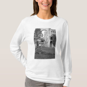 Uitzicht van het kerkinterieur, c.1052-67 t-shirt