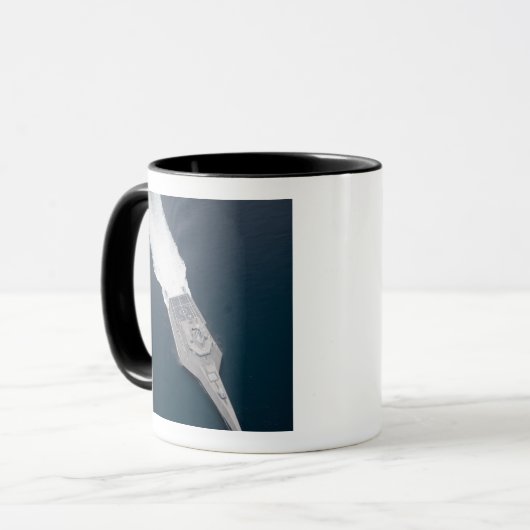 Uitzicht van het kustgevechtsschip mok (Voorkant links)