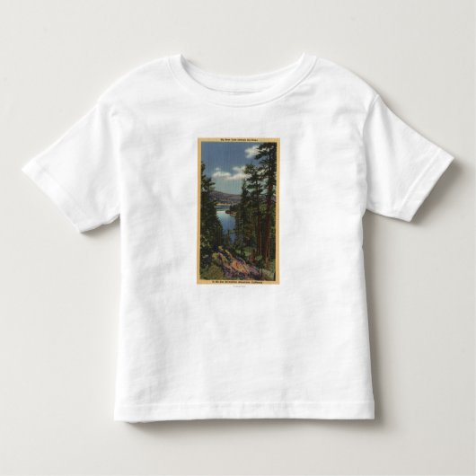 Uitzicht van het meer door de pijnbomen # 2 kinder shirts (Voorkant)