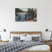 Uitzicht van het meer door de pijnbomen canvas afdruk (Insitu (Slaapkamer))