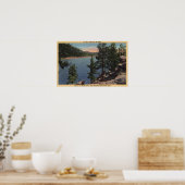 Uitzicht van het meer door de pijnbomen poster (Keuken)