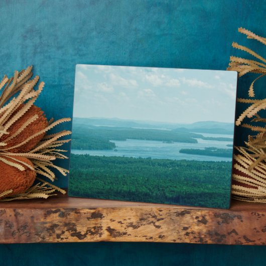 Uitzicht van het meer en de bergen fotoplaat (Zijkant)