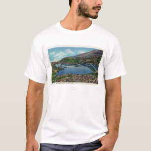 Uitzicht van het meer van de wolken t-shirt