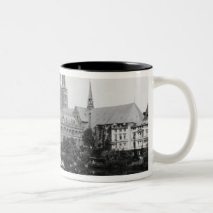 Uitzicht van het museum tweekleurige koffiemok