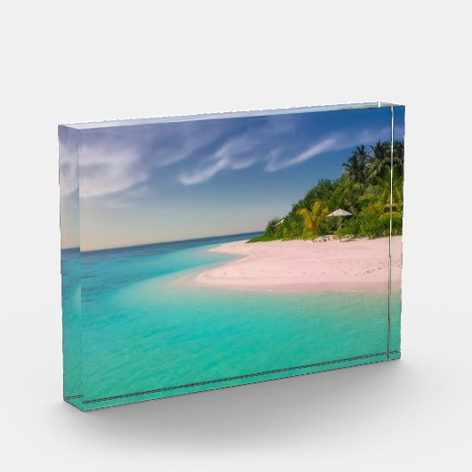 Uitzicht van het prachtige eiland met Turquoise Wa Fotoblokken (Links)