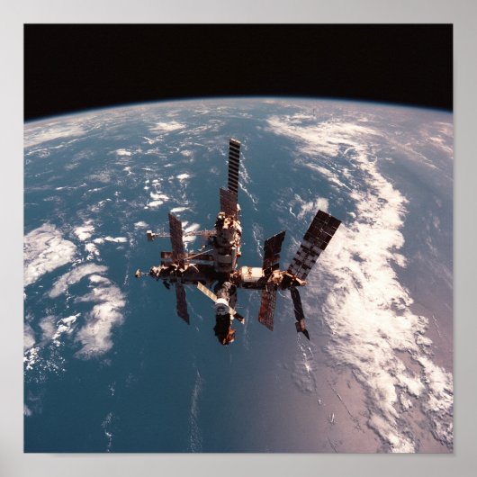 Uitzicht van het Russische Mir Space Station van D Poster (Voorkant)