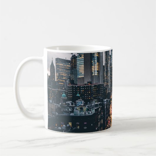 UITZICHT VAN HET SCHERM VAN DE STAD VAN SKYLINE VA KOFFIEMOK (Links)