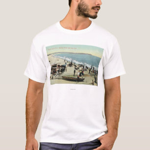 Uitzicht van het strand en het kleedhoofd t-shirt