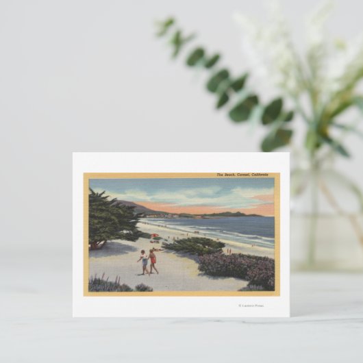 Uitzicht van het strand, zonnebaders die lopen briefkaart (Staand voorkant)