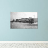 Uitzicht van Horse Wagon Teams op Street Canvas Afdruk (Insitu (Houten vloer))