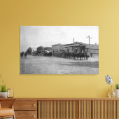 Uitzicht van Horse Wagon Teams op Street Canvas Afdruk (Insitu (Woonkamer))