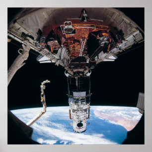 Uitzicht van Hubble Telescope, gedokt met Endeavor Poster