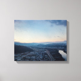 uitzicht van huizen en bergen canvas afdruk