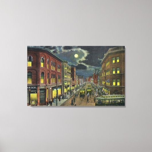 Uitzicht van Lissabon Street in Night Canvas Afdruk (Voorkant)