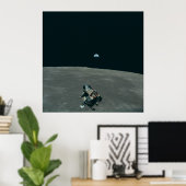 Uitzicht van Lunar lander w Moon & Earth Poster (Thuiskantoor)
