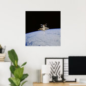 Uitzicht van Mir Space Station van Shuttle Atlanti Poster (Thuiskantoor)